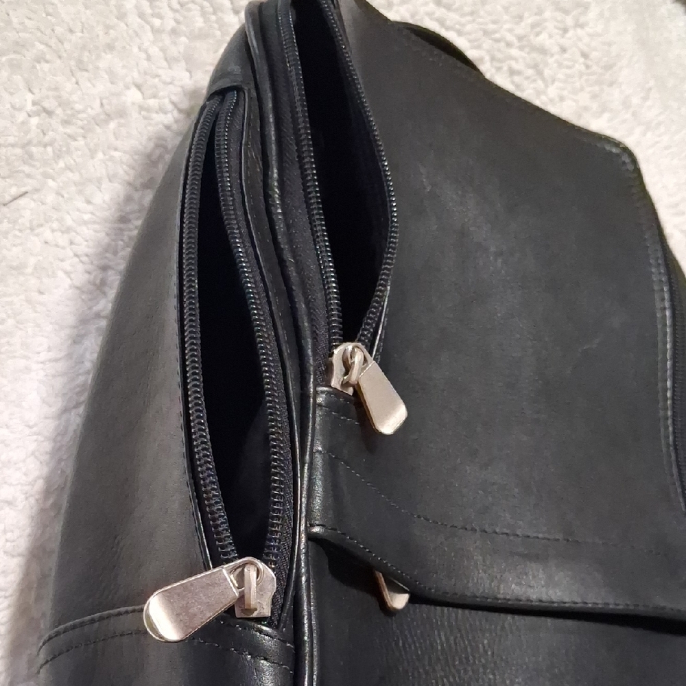 Stylish Black Leather Backpack - Picture 9 of 9